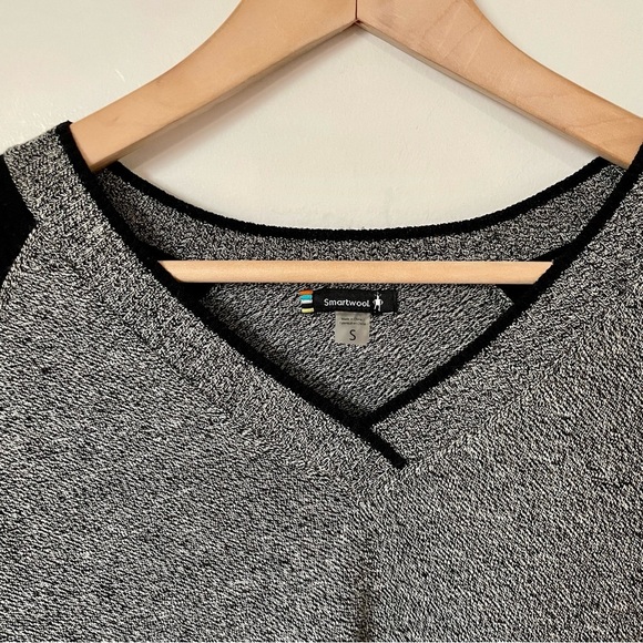 Smartwool Women's Edgewood V-Neck Sweater Black and Grey Size Small - Picture 5 of 9
